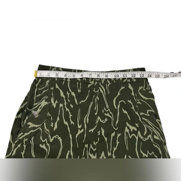 ATHLETA Vienna Cargo Skort in Olive
and Eucalyptus Green 4 Skirt shorts - Picture 8 of 11